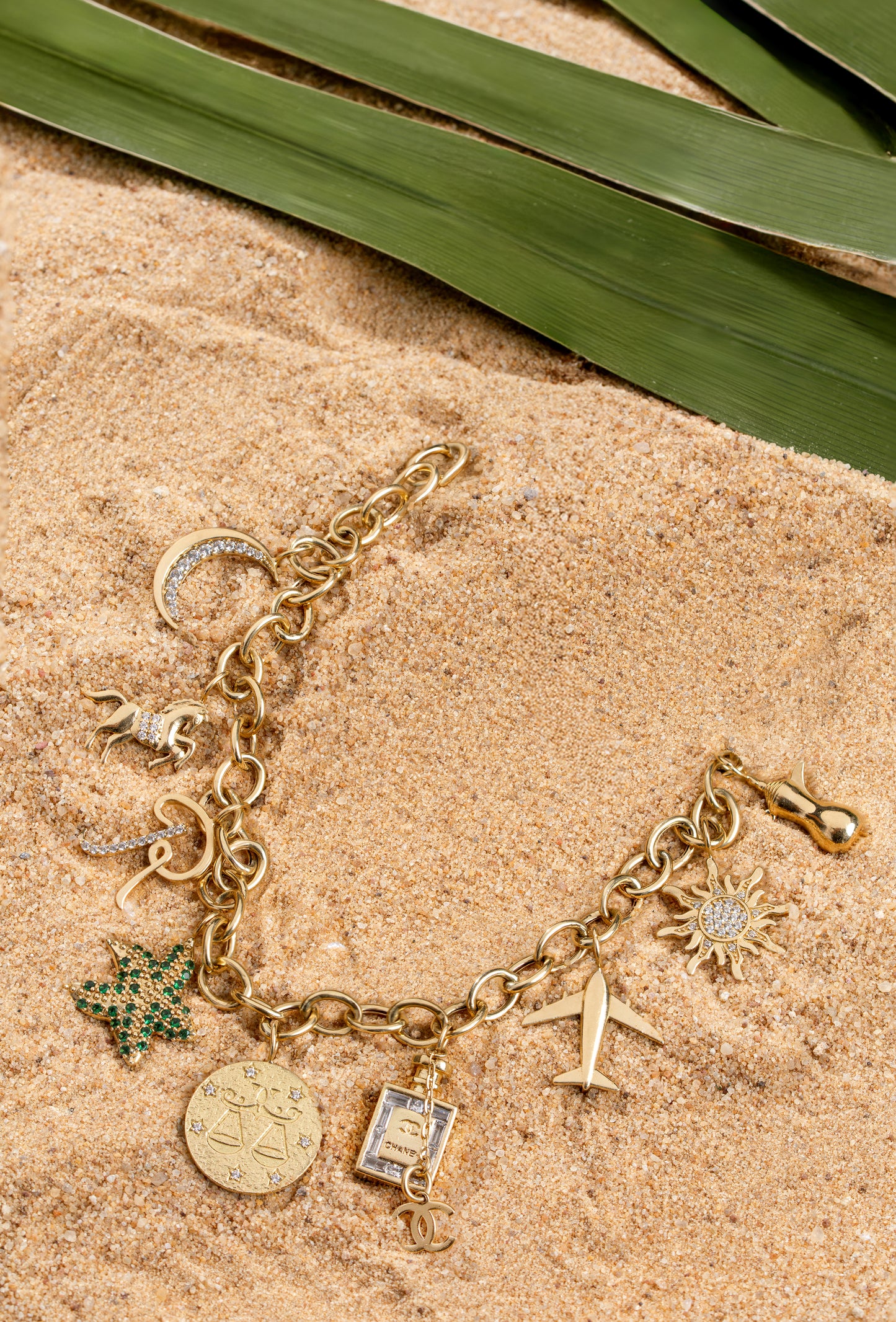 Charms bracelets elegant and emotional fitting for your style.