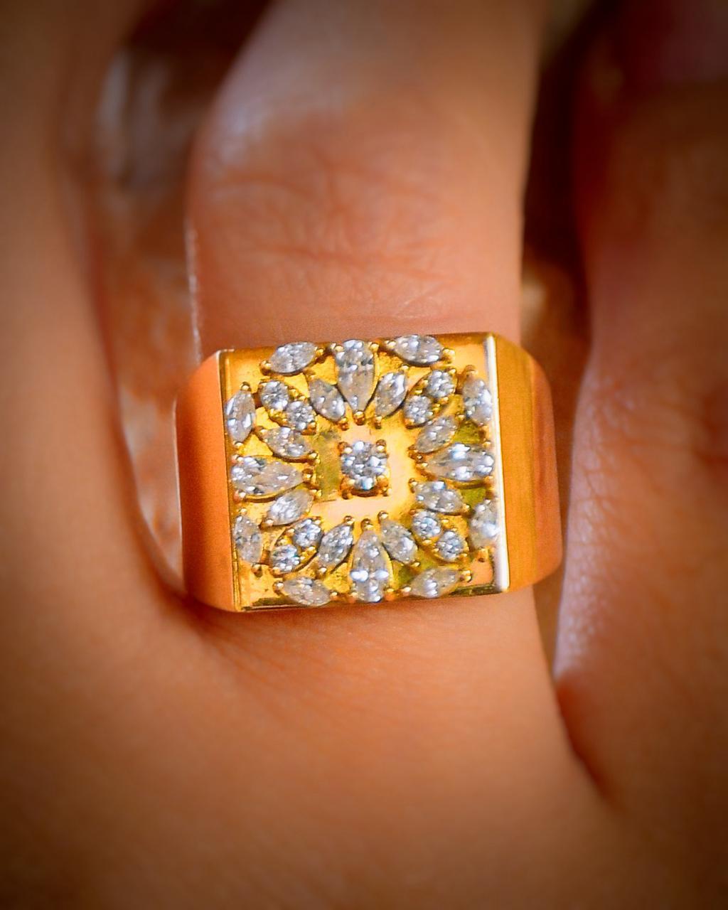 18k gold with diamonds weight 10g length 2cm