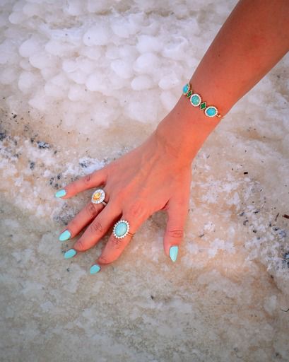 The souls bracelets 18kgold with turquoise and malachite the length of the pendant 6cm the weight 9gram
