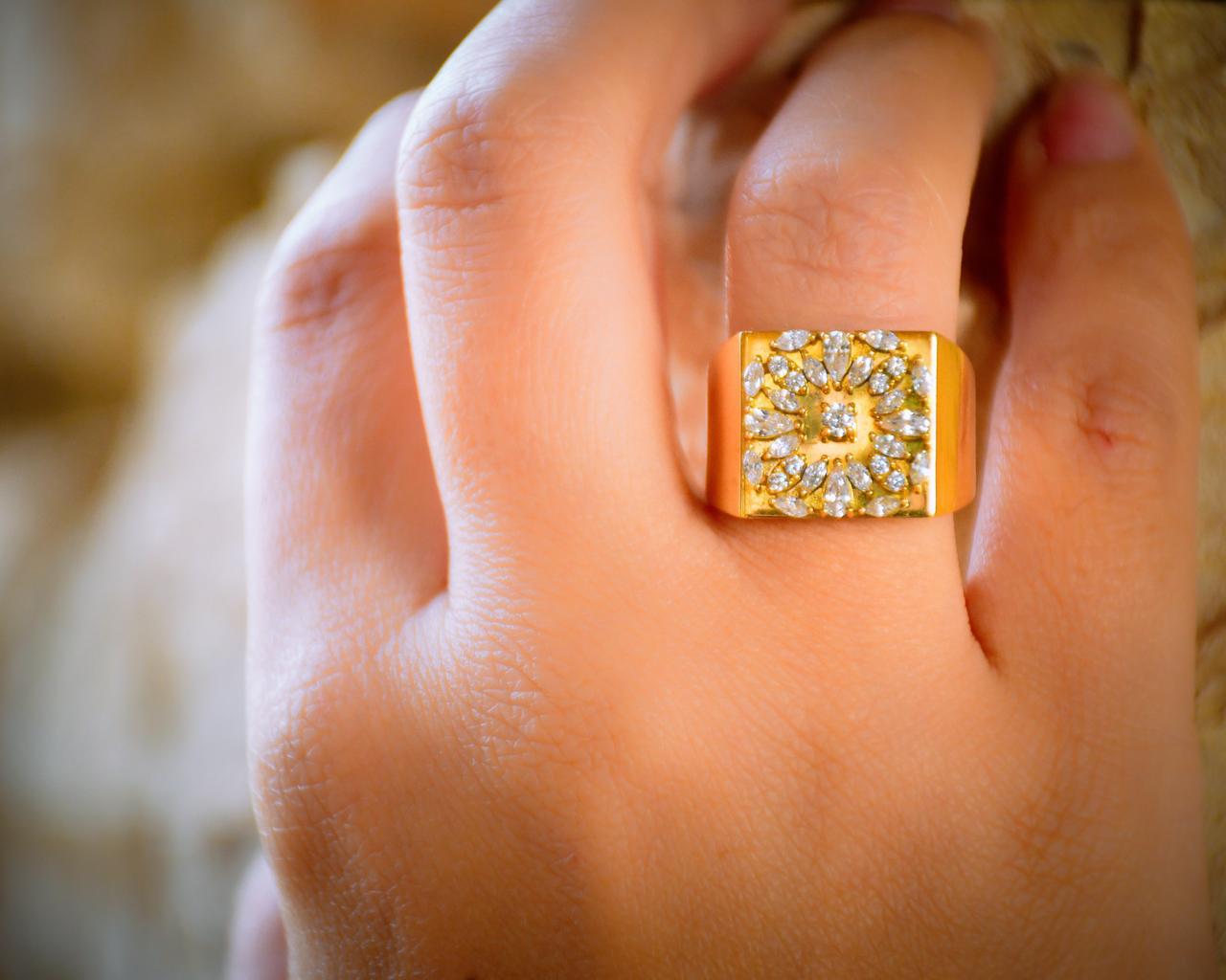 18k gold with diamonds weight 10g length 2cm