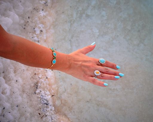 The souls bracelets 18kgold with turquoise and malachite the length of the pendant 6cm the weight 9gram