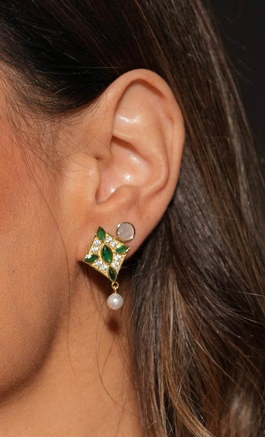 The earrings kites 18k gold with emerald and topaz with pearl - Weight 3,50 g